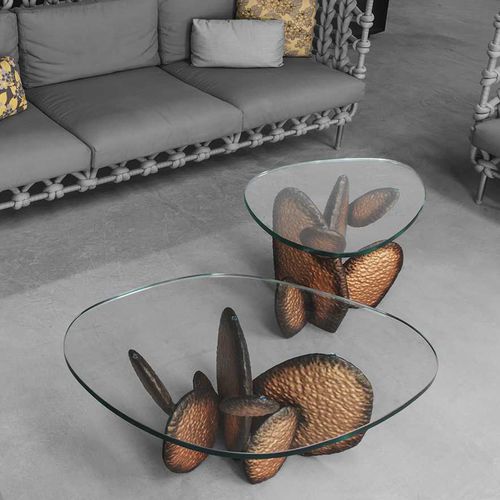Tavolino basso design originale - GOBI - Kenneth Cobonpue - in vetro / in acciaio / in rame
