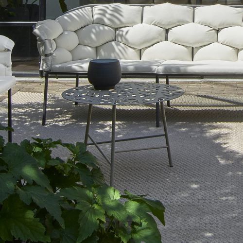 Tavolino basso contemporaneo - EZOU - Ligne Roset - in acciaio laccato / con supporto in acciaio / rotondo