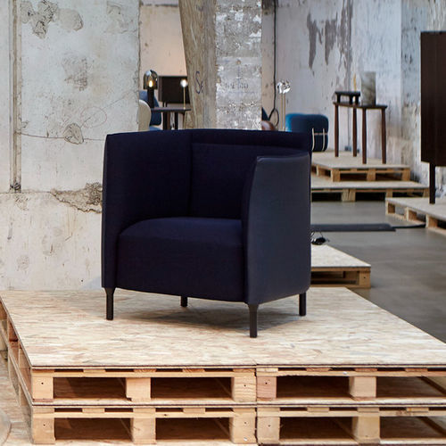 Poltrona design - HEMICYCLE - Ligne Roset - in tessuto / in poliuretano / in legno compensato