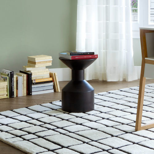 Sgabello design originale - GEOMETRY - Ligne Roset - in legno massiccio / con supporto in legno massiccio / con base centrale