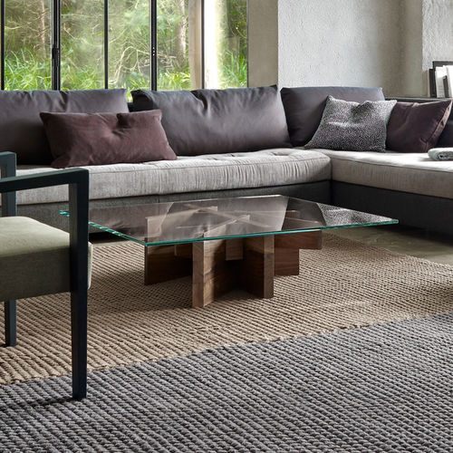 Tavolino basso contemporaneo - ASHERA - Ligne Roset - in vetro / con supporto in legno massiccio / rettangolare