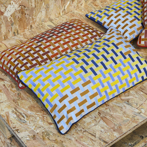 Cuscino per divano - CRUCIVERBA - Ligne Roset - rettangolare / a motivi / per uso residenziale