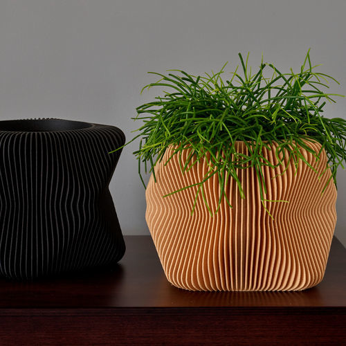 Vaso design - TERRE D'OMBRES - Ligne Roset - in bioplastica / da tavolo / nero