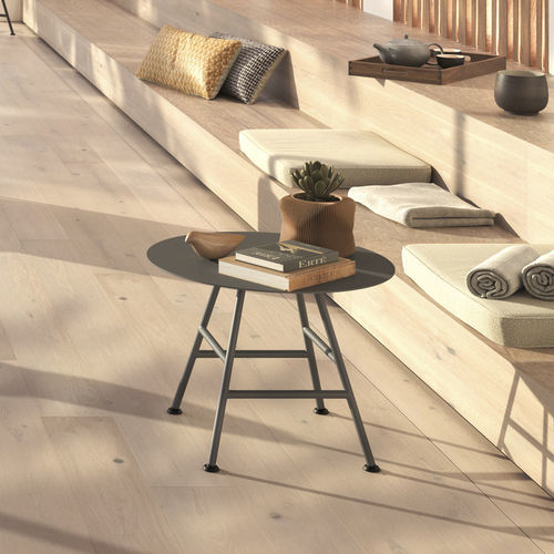 Tavolino basso contemporaneo - GARDEN PACK - Ligne Roset - in alluminio laccato / con supporto in alluminio laccato / rotondo