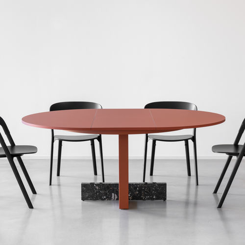 Tavolo contemporaneo - PIED-&Agrave;-TERRE - MAGIS - in acciaio / con supporto in marmo / rotondo