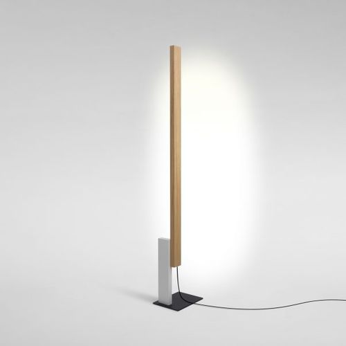 Lampada da terra - HIGH LINE - Marset Iluminacion - in ferro / in rovere / in legno laccato