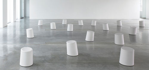 Pouf contemporaneo - 10° - Modus - in tessuto / in polietilene / per uso contract