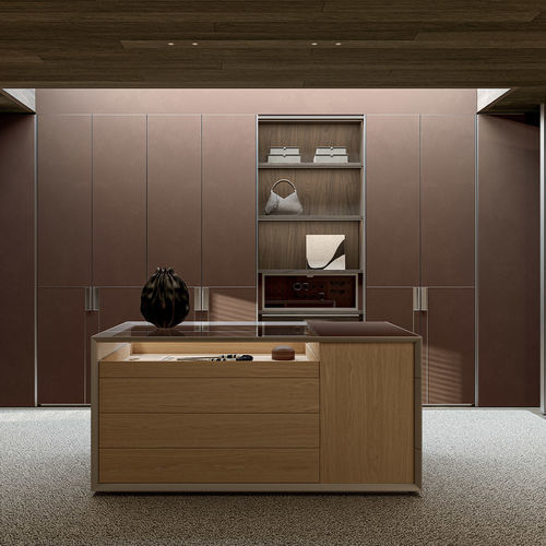 Mobile contenitore da pavimento - VETRA - Molteni&C - contemporaneo / di Studio Klass / in alluminio
