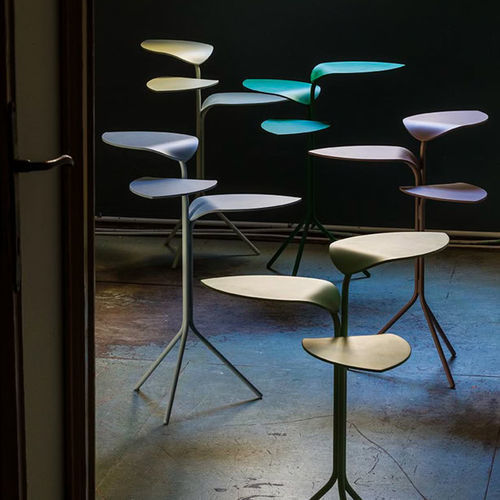 Tavolo d'appoggio design organico - MORNING GLORY - MOROSO - in lamiera d'acciaio / in acciaio con rivestimento a polvere / con supporto in acciaio