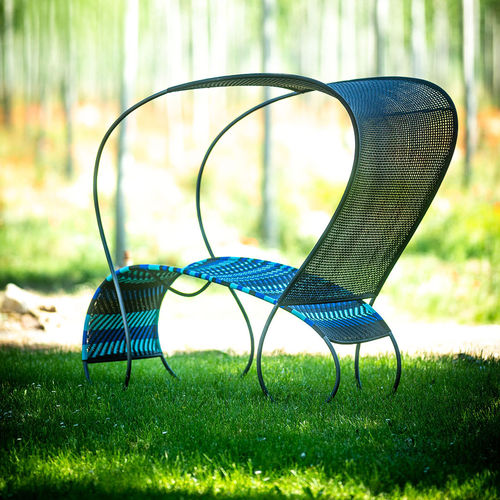 Lettino prendisole design originale - MODOU - MOROSO - in polietilene / in acciaio / contract