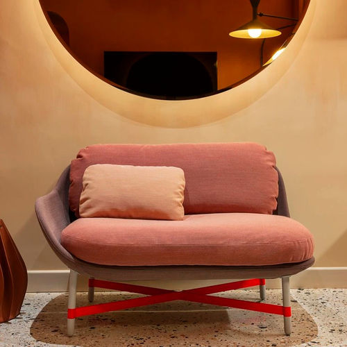 Divano contemporaneo - OTTOMAN - MOROSO - in tessuto / con braccioli / con cuscino rimovibile