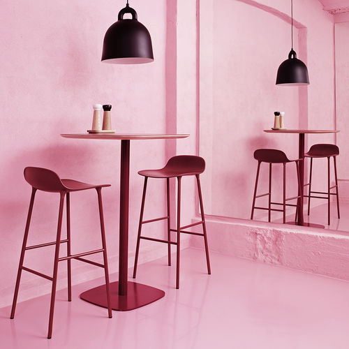 Sgabello da bar contemporaneo - FORM - Normann Copenhagen - in plastica / con supporto in quercia / con supporto in noce