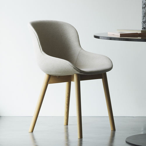 Sedia contemporanea - HYG - Normann Copenhagen - da interno / in polipropilene / con supporto in quercia