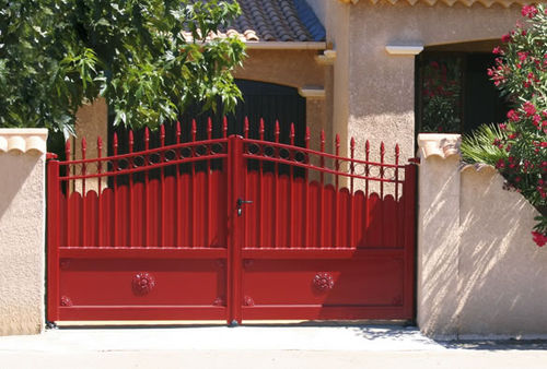 Cancello battente - TRADITION : QUILLOR - Horizal - in alluminio / a sbarre / a motore