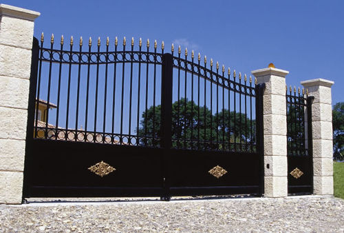 Cancello battente - TRADITION : NESLIA - Horizal - in alluminio / a sbarre / a motore