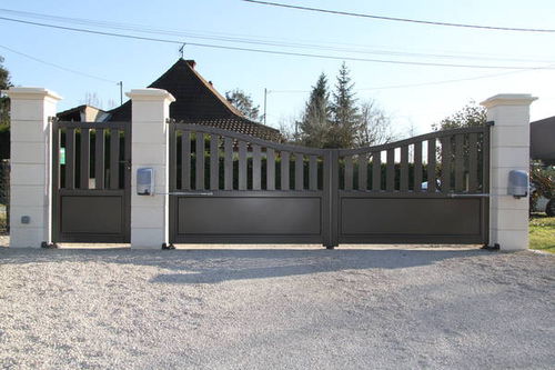 Cancello battente - CONTEMPORAIN : FANUA - Horizal - in alluminio / a sbarre / a motore