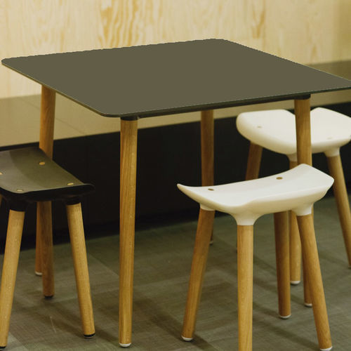Tavolo classico - PILOT LOW - SDC_lab - in HPL / con supporto in legno / rotondo
