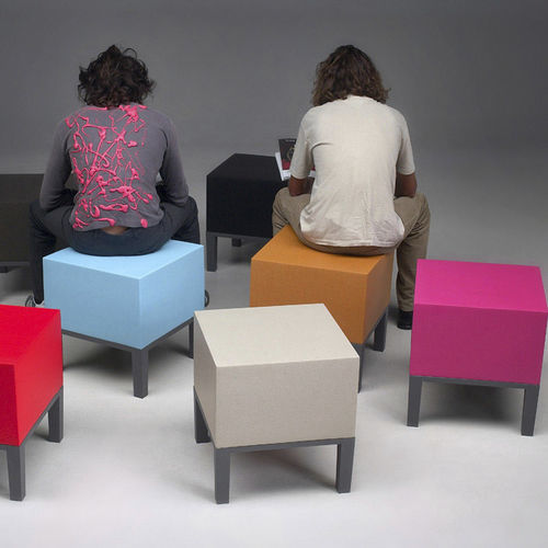 Pouf contemporaneo - PRIMARY 01 - SDC_lab - in schiuma ad alta densità rivestita / quadrato / imbottito