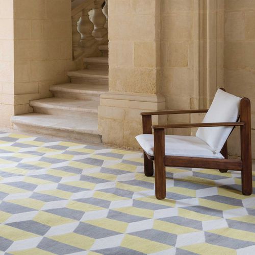 Tappeto contemporaneo - CHIESA YELLOW - The Rug Company - a motivi / in lana / in lana del Tibet