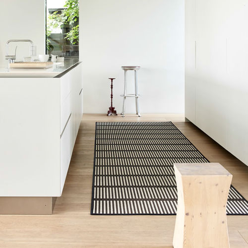 Tappeto contemporaneo - CUT STRIPE - Woodnotes - a righe / in cotone / in fibra di carta