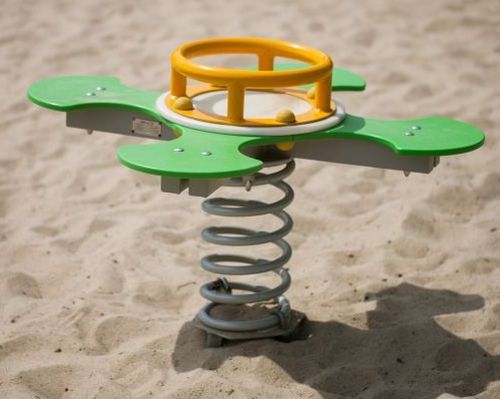 Gioco a molla di trifoglio - 11249  - Lars Laj - in acciaio con rivestimento a polvere / in HDPE / 4 posti