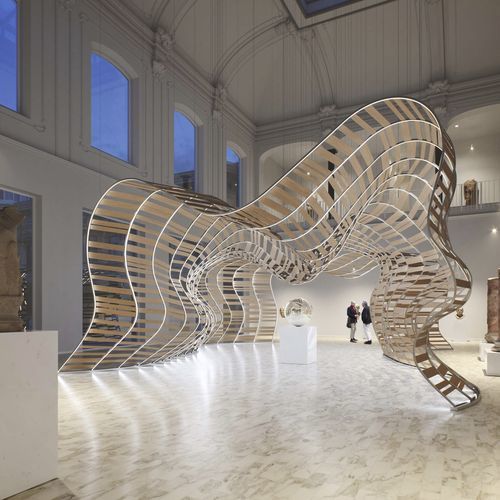 Scultura in legno - MUSEUM PROJECT - KISSA LAMPS - in alluminio / a pavimento / da appoggio