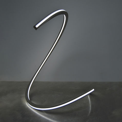 Lampada da terra - KOBRA - KISSA LAMPS - in alluminio estruso / in laminato / design originale