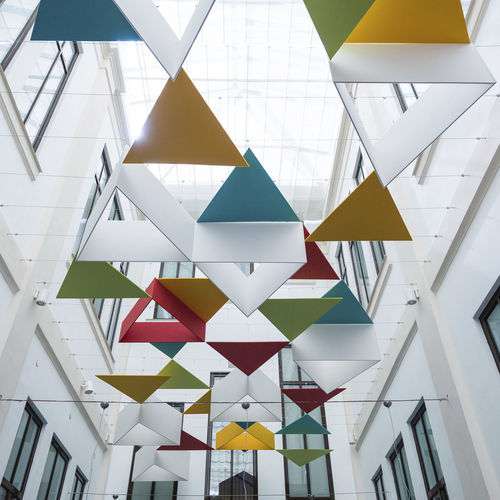 Pannello acustico per soffitto - ECOcloud - Aistec - sospeso / in PET / triangolare