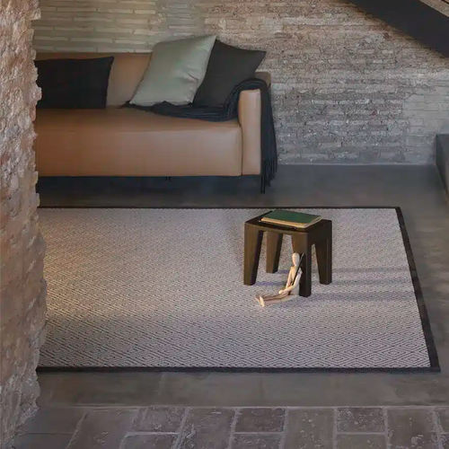 Tappeto contemporaneo - MAYA RHOMBUS OAT NIGHT - Rols Carpets - con motivi geometrici / in PET / rettangolare