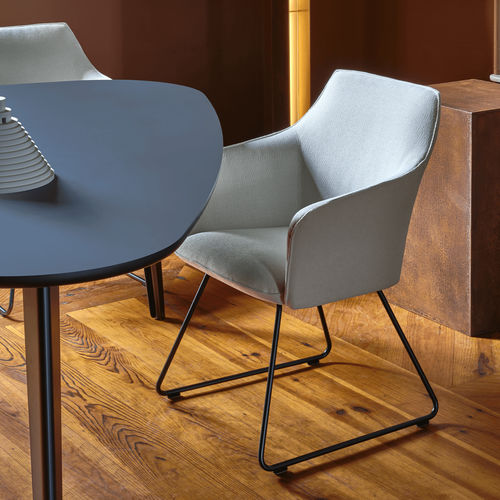 Sedia da pranzo contemporanea - Mara - Leolux Global bv - da interno / in tessuto / in pelle
