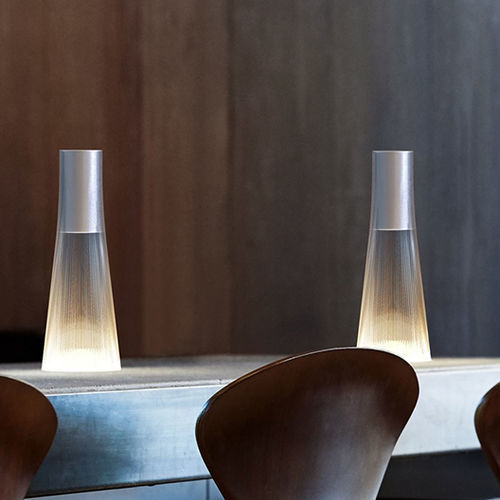 Lampada da tavolo - CANDÉL - Pablo Designs - in alluminio anodizzato / in PMMA / contemporanea