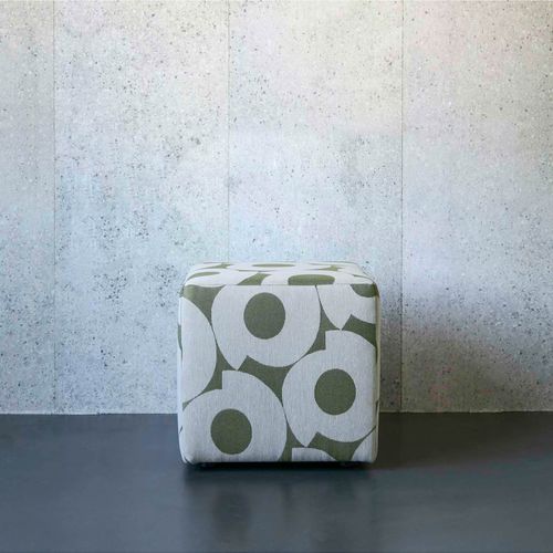 Pouf contemporaneo - Square - Evolution 21 - Karine Bonjean bv - in tessuto / in legno / quadrato