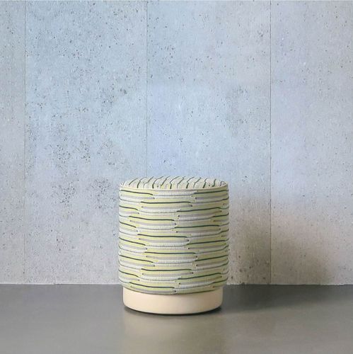 Pouf contemporaneo - Scott Lux - Evolution 21 - Karine Bonjean bv - in tessuto / in legno / tondo