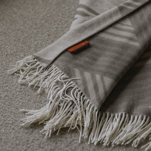 Plaid in cachemire - So Lucky - Evolution 21 - Karine Bonjean bv - in tessuto acrilico