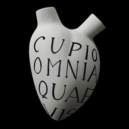 Vaso contemporaneo - CUPIO - ELICA STUDIO - in porcellana / a muro / fatto a mano