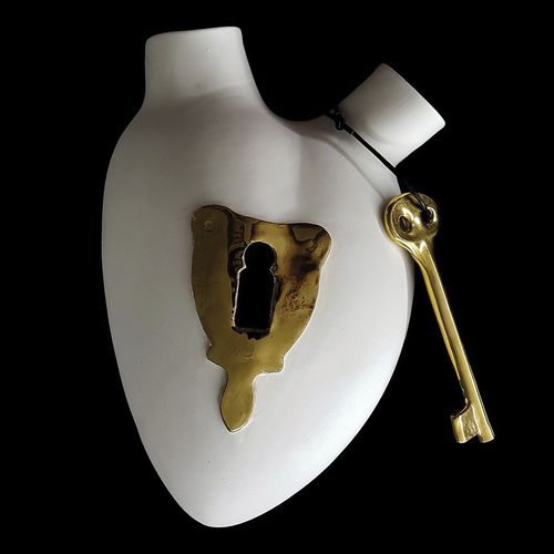 Vaso contemporaneo - LOCK - ELICA STUDIO - in porcellana / per muro / fatto a mano