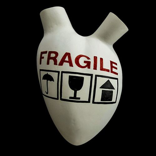Vaso contemporaneo - FRAGILE - ELICA STUDIO - in porcellana / a muro / fatto a mano