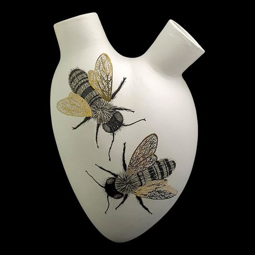 Vaso contemporaneo - BEES - ELICA STUDIO - in porcellana / per muro / fatto a mano