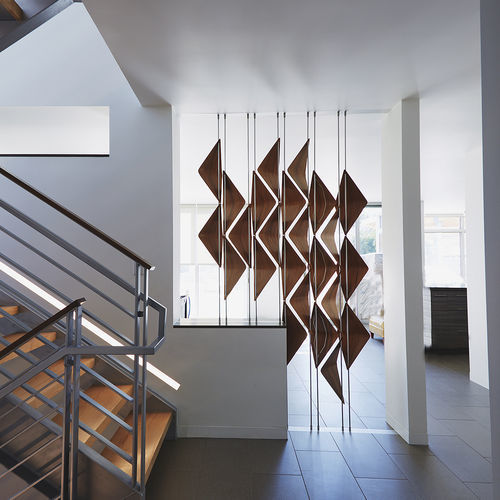 Separatore di spazi in noce - WINDOW SHADES - Elish Warlop Design Studio - contract / da interno / su misura