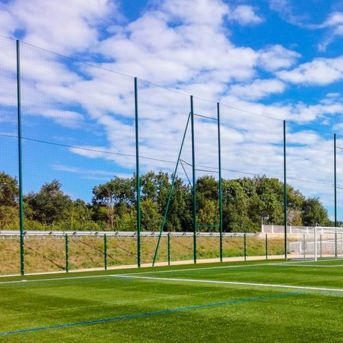 Recinzione in griglia metallica - Metalu Plast - sportiva / per campo sportivo / in acciaio galvanizzato