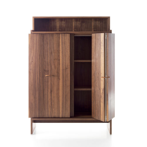 Credenza alta - NOVELLA UP - LANDO - contemporanea / in legno massiccio / con ripiano