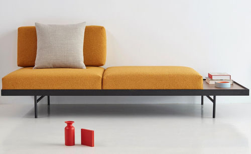 Letto da giorno contemporaneo - Puri  - INNOVATION LIVING - in tessuto / in acciaio / con supporto in noce
