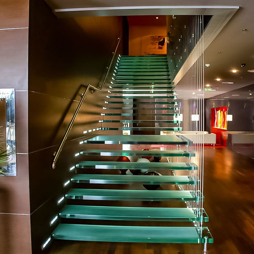 Scala a chiocciola - Transparent Design SRL - con gradini in vetro / con struttura in acciaio inossidabile / con struttura in acciaio