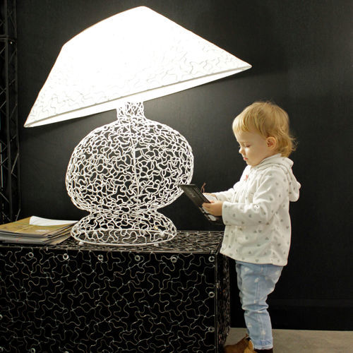 Lampada da tavolo - SKEWLAMP - ARTBUZ creative workshop - in acciaio / in acciaio con rivestimento a polvere / in tessuto