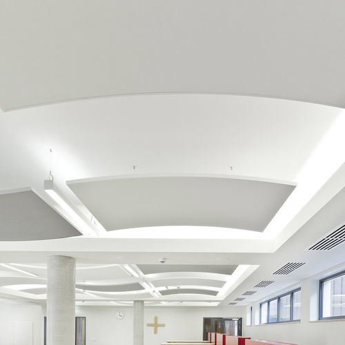 Controsoffitto in fibra minerale - Sonic Line Arc - Knauf Ceiling Solutions - in pannelli / per sala conferenze / da interno