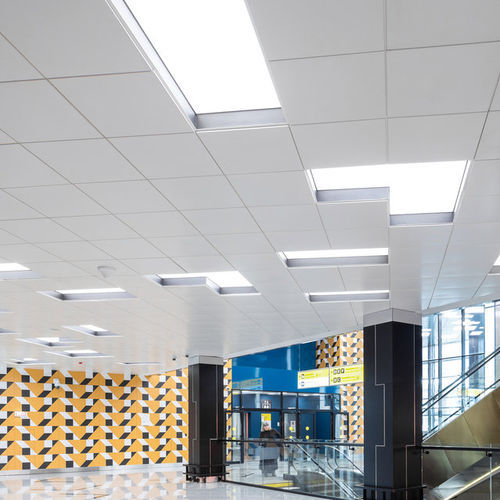 Controsoffitto in metallo - Armstrong MicroLook, Axal Vector - Knauf Ceiling Solutions - a quadrotte / per ufficio / per sala conferenze