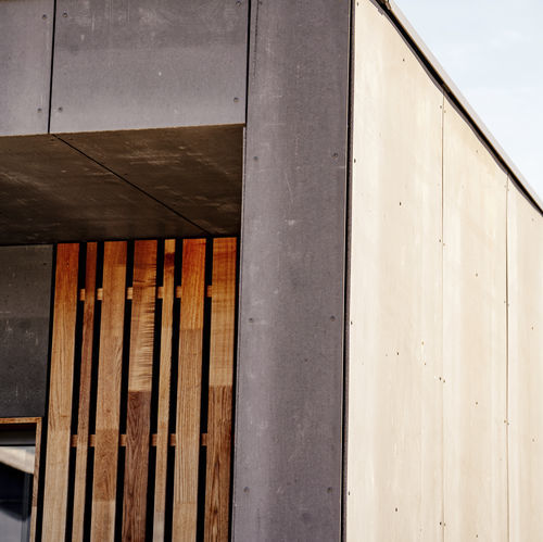 Rivestimento di facciata a doghe - MISTRAL PANELS - in frassino / verticale / liscio