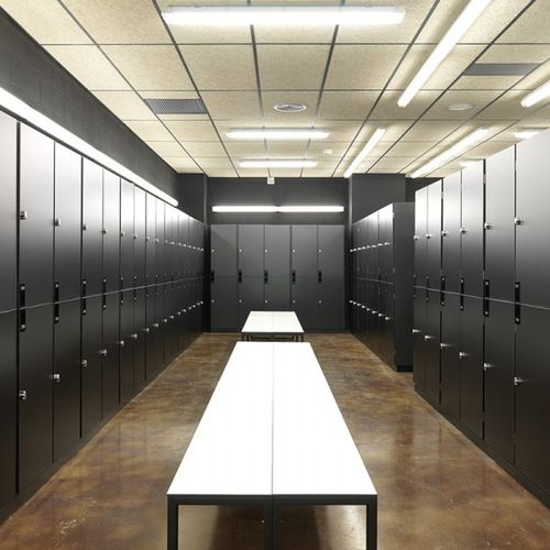 Panca per spogliatoio contemporanea - CUBE - COMERCIAL DE INDUSTRIAS REUNIDAS, S.A. - in acciaio inossidabile / in pino / senza schienale