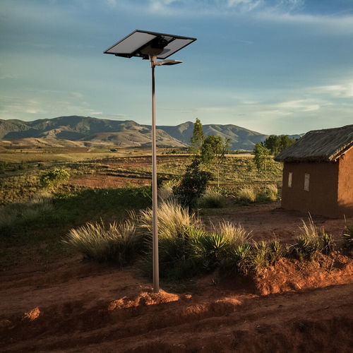 Lampione urbano - SUNPOLE C - ECLATEC International - contemporaneo / in metallo / LED