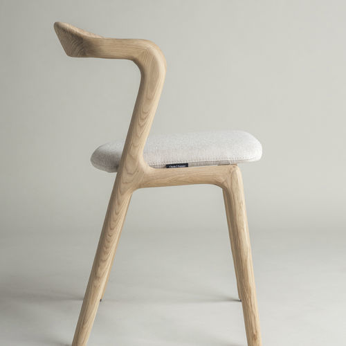 Sedia contemporanea - Otto - Pommier Furniture - da interno / in tessuto / con supporto in quercia